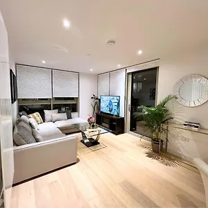 apt-stylish-royal-wharf.cambridgehotelsuk.com/